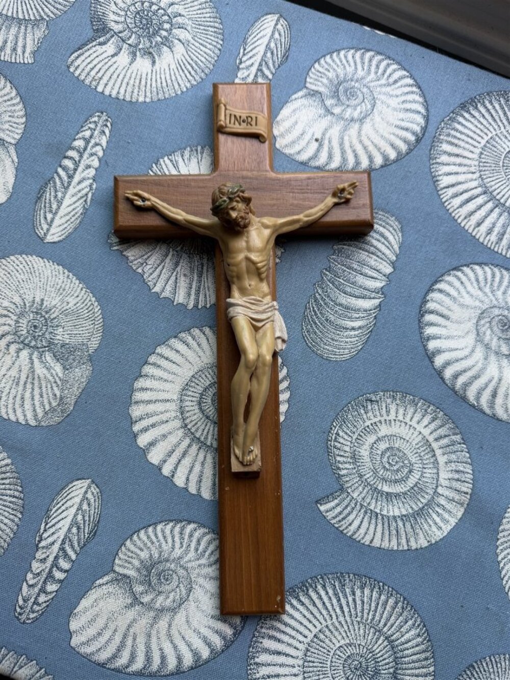 Vintage Wall Crucifix Plastic Resin Jesus on Wood Cross 12"